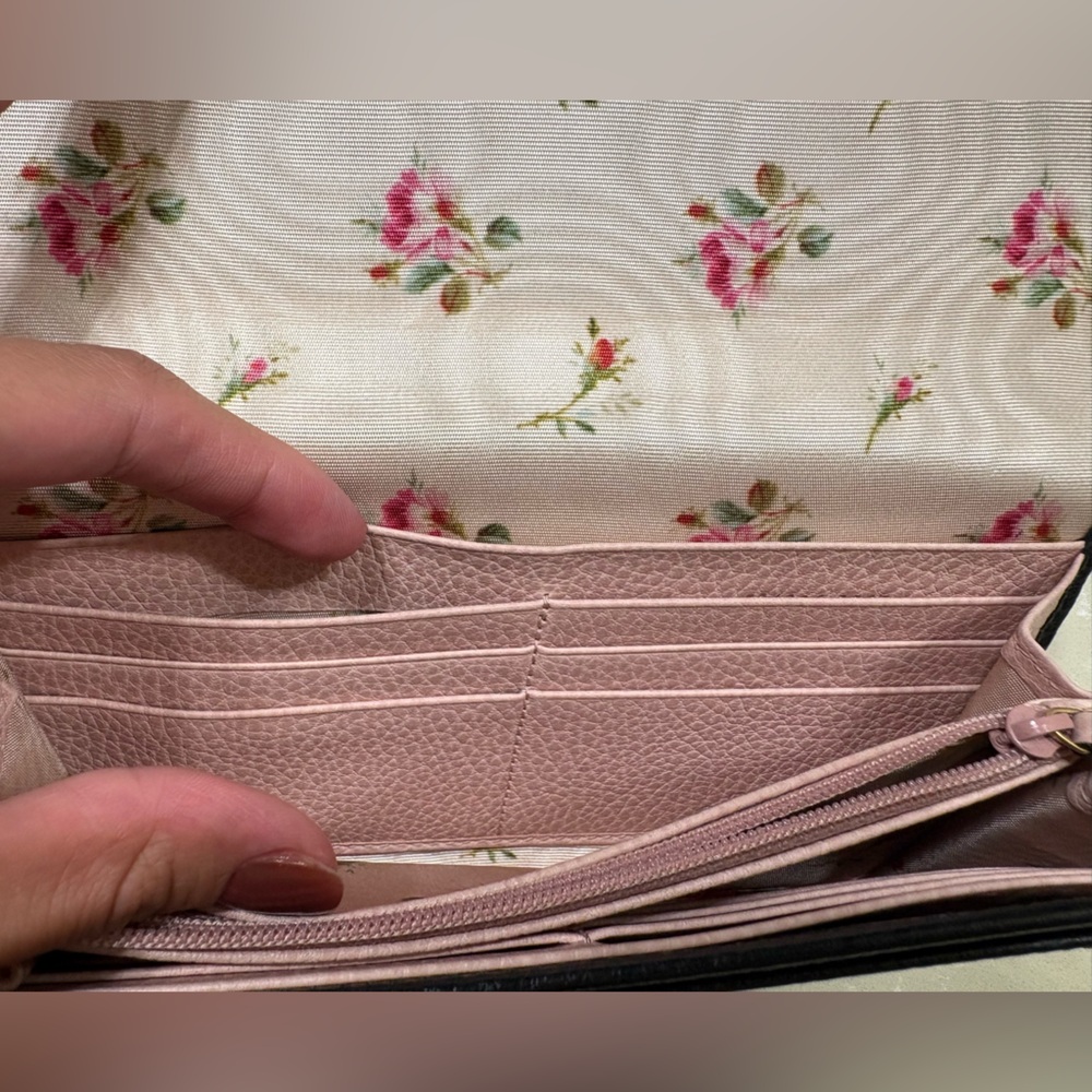 Gucci Black Leather Wallet with Gold bow Accents - Picture 9 of 16